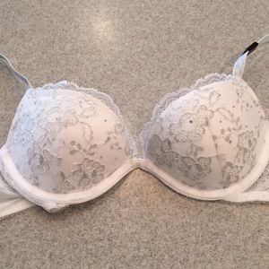Victoria’s Secret White Dream Ángels Padded Demi